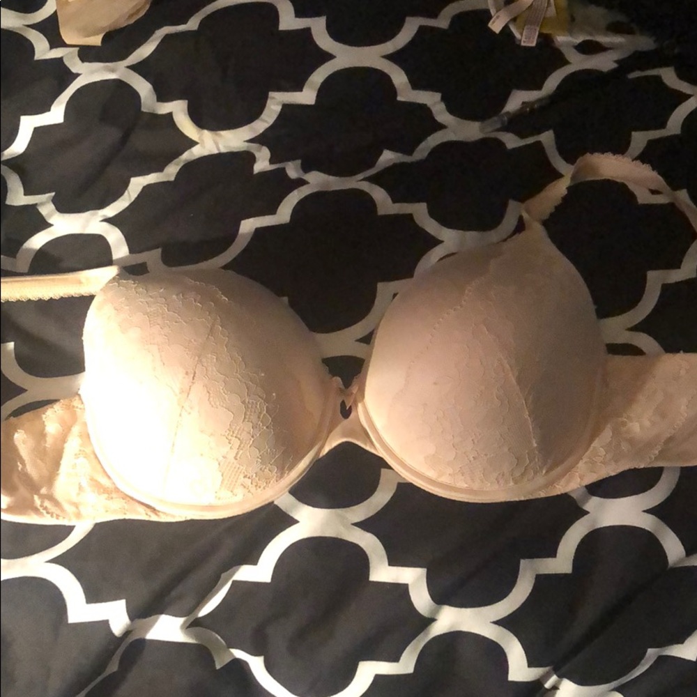 Victoria’s Secret Body by Victoria bra 38DDD